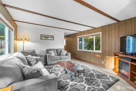 590 Ocean View Drive Oak Harbor WA 98277