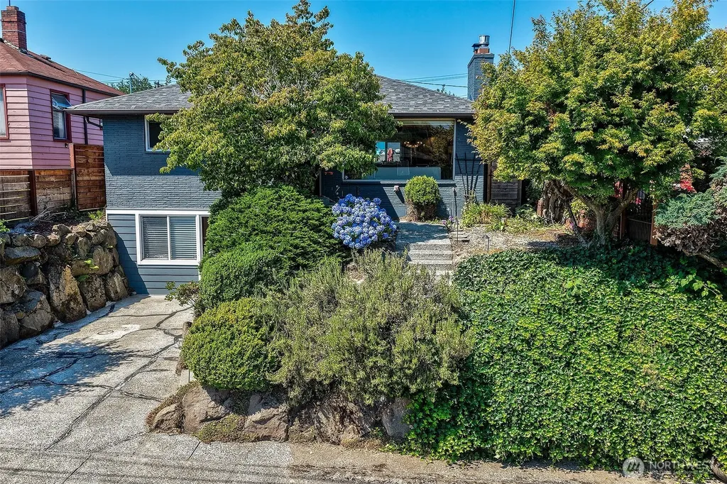 4861 24th Avenue S Seattle WA 98108
