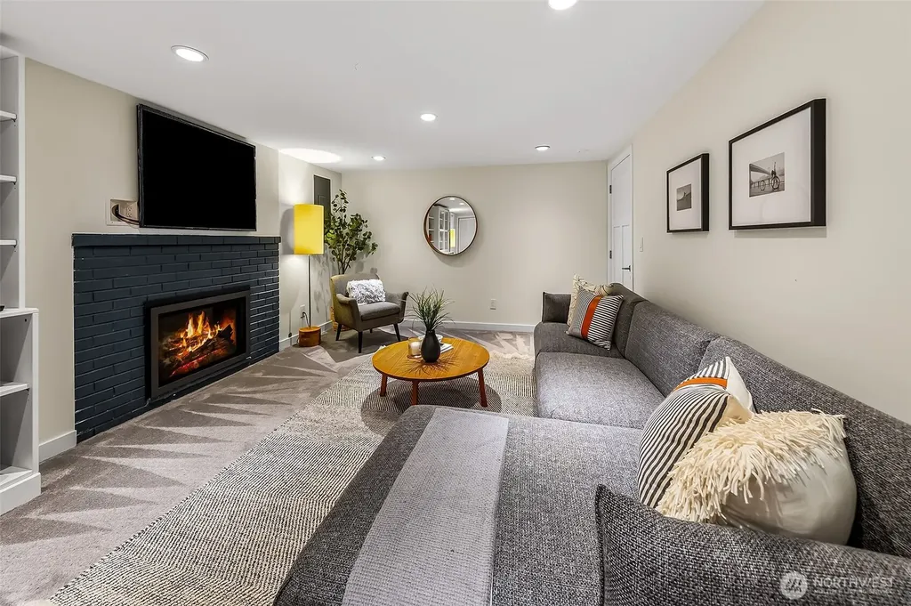4861 24th Avenue S Seattle WA 98108