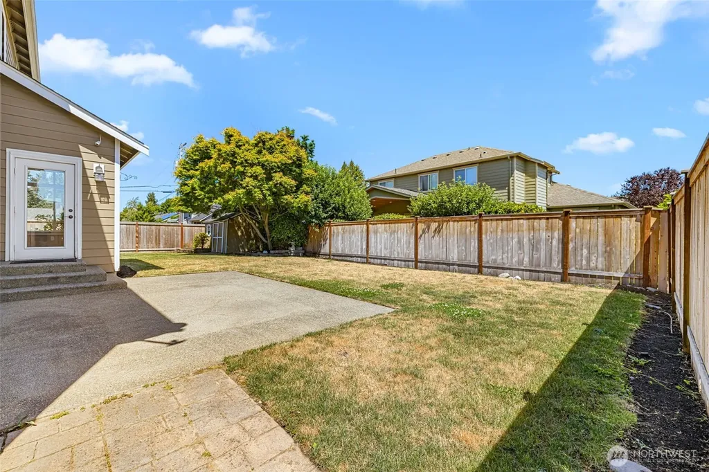 1213 24th Street NW Puyallup WA 98371