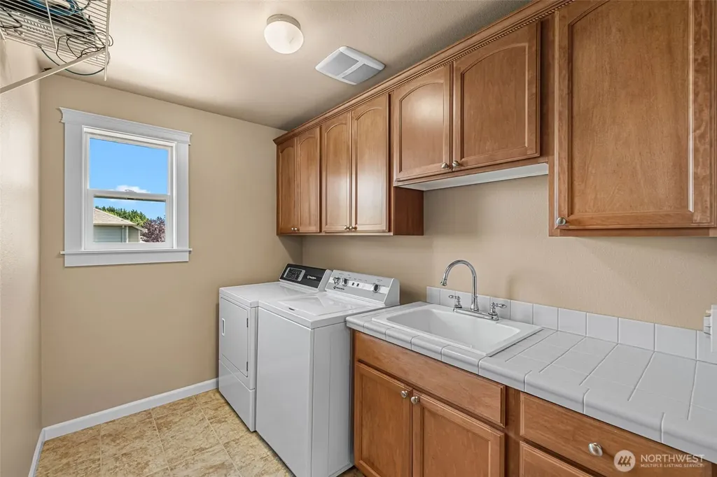 1213 24th Street NW Puyallup WA 98371