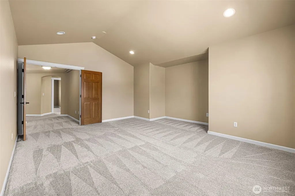 1213 24th Street NW Puyallup WA 98371