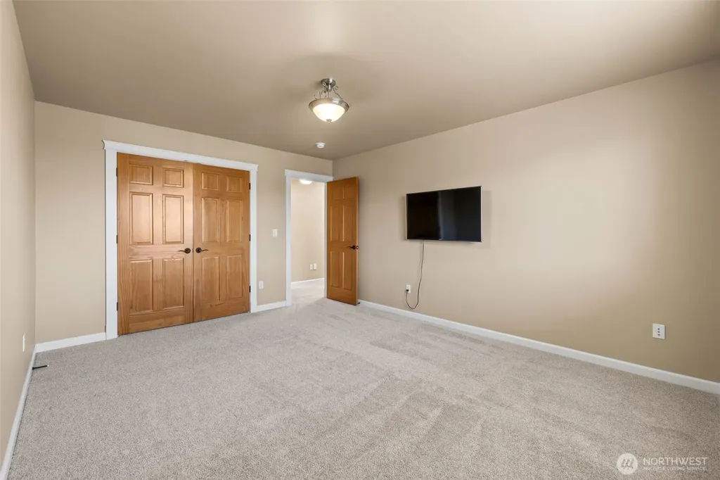 1213 24th Street NW Puyallup WA 98371