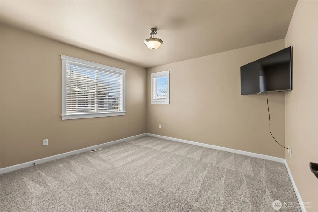 1213 24th Street NW Puyallup WA 98371