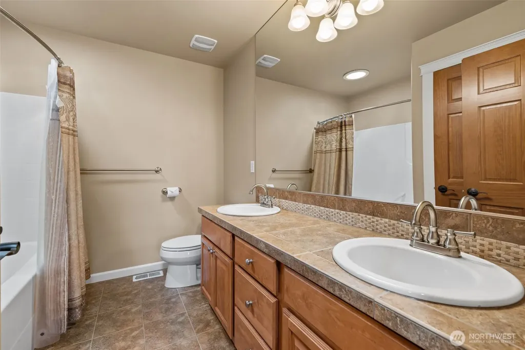 1213 24th Street NW Puyallup WA 98371