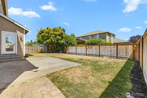 1213 24th Street NW Puyallup WA 98371