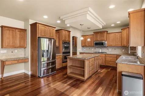 1213 24th Street NW Puyallup WA 98371