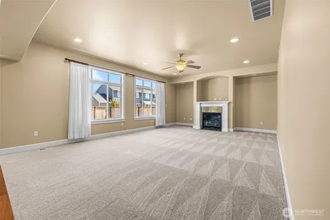 1213 24th Street NW Puyallup WA 98371