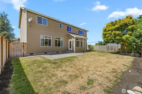 1213 24th Street NW Puyallup WA 98371