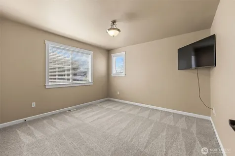 1213 24th Street NW Puyallup WA 98371