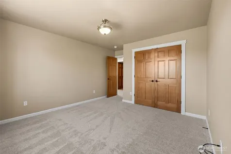 1213 24th Street NW Puyallup WA 98371