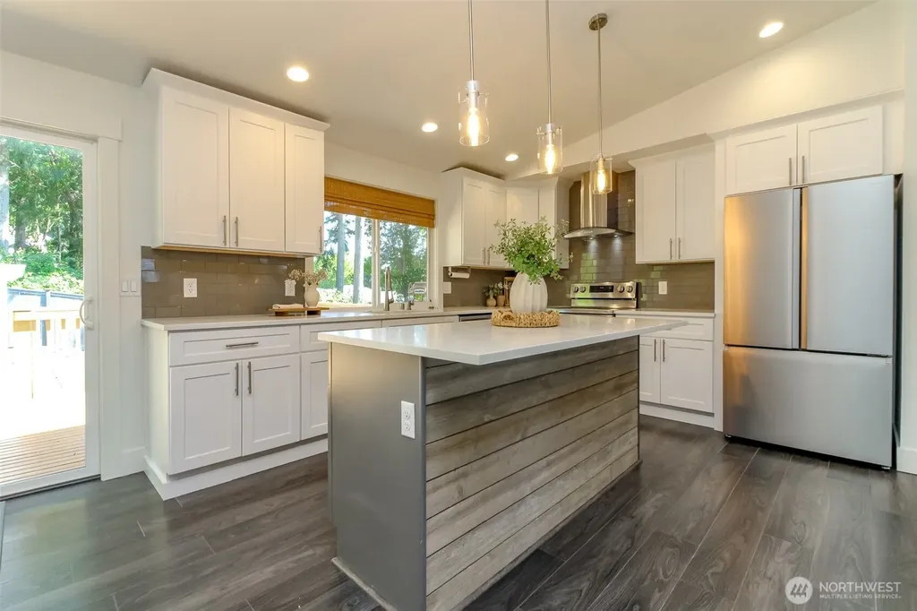 6109 50 St Court W University Place WA 98467