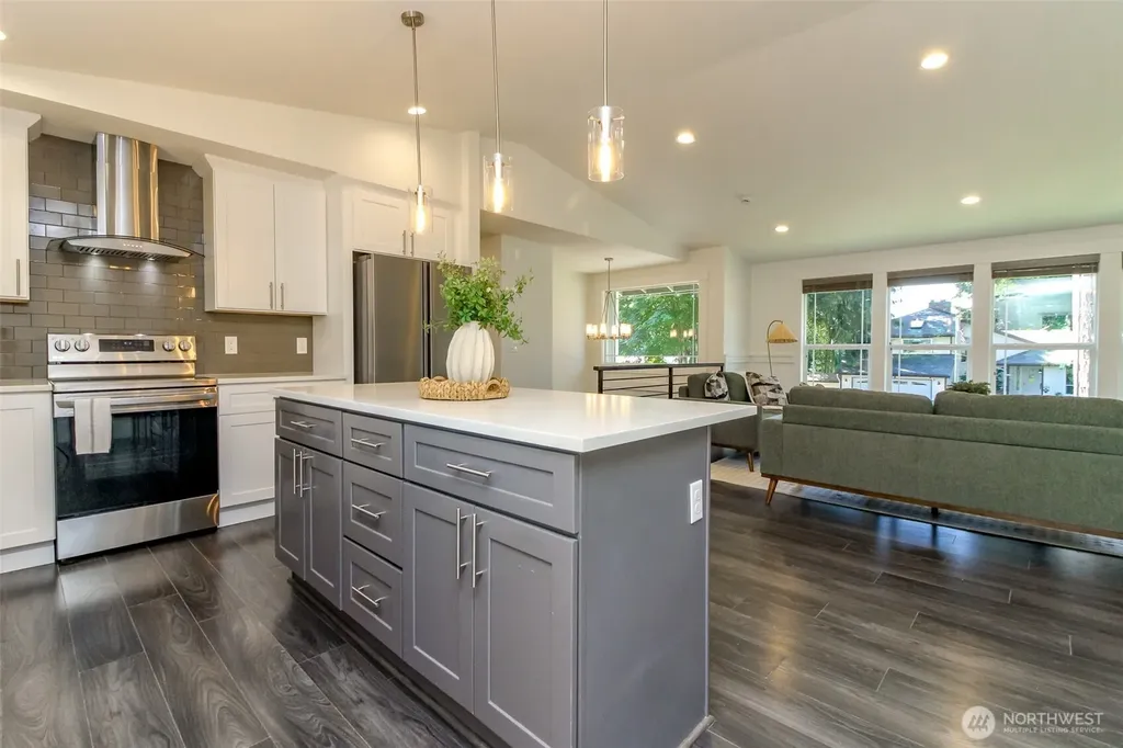 6109 50 St Court W University Place WA 98467