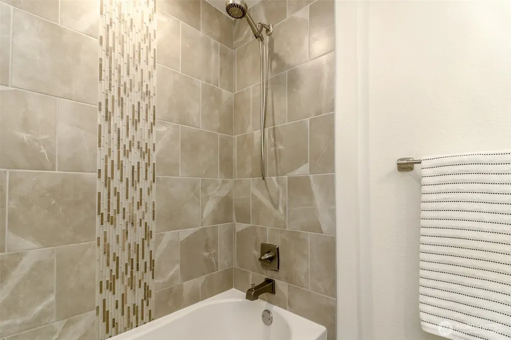 6109 50 St Court W University Place WA 98467
