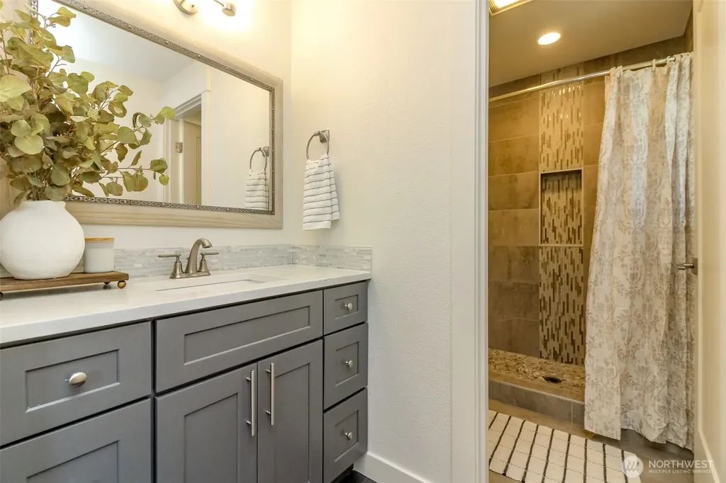 6109 50 St Court W University Place WA 98467