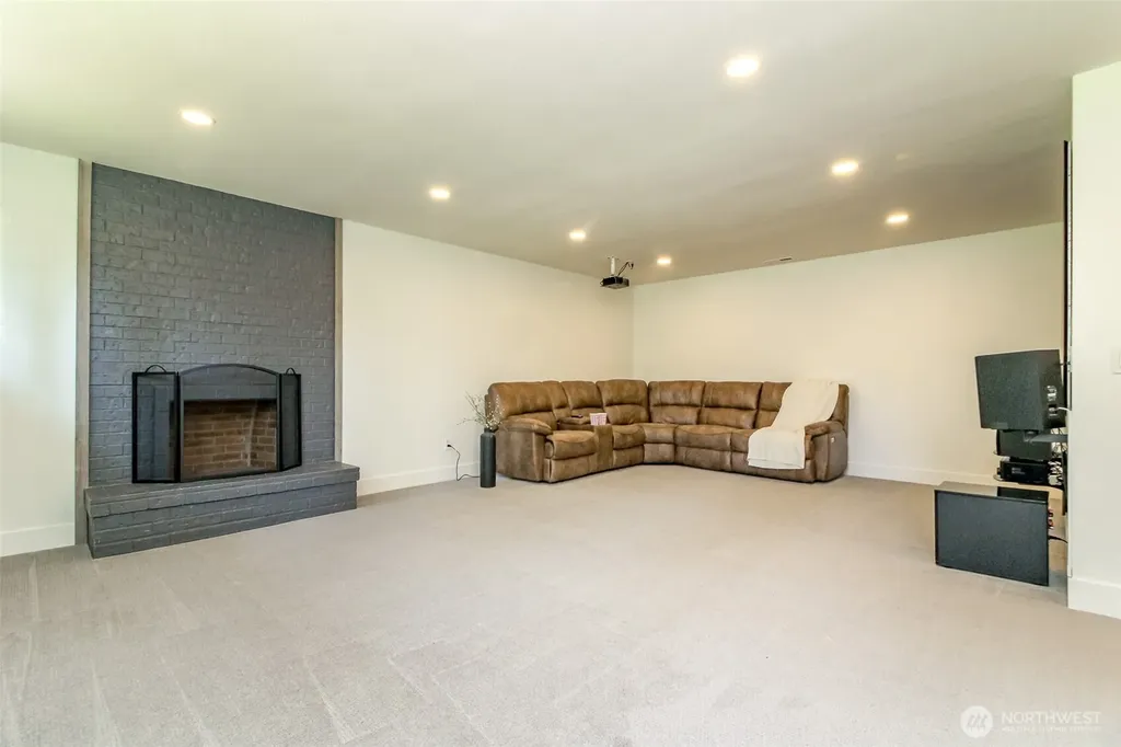 6109 50 St Court W University Place WA 98467