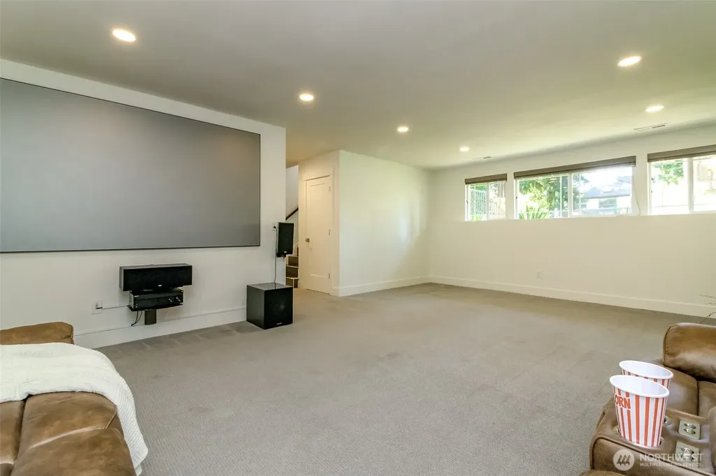 6109 50 St Court W University Place WA 98467