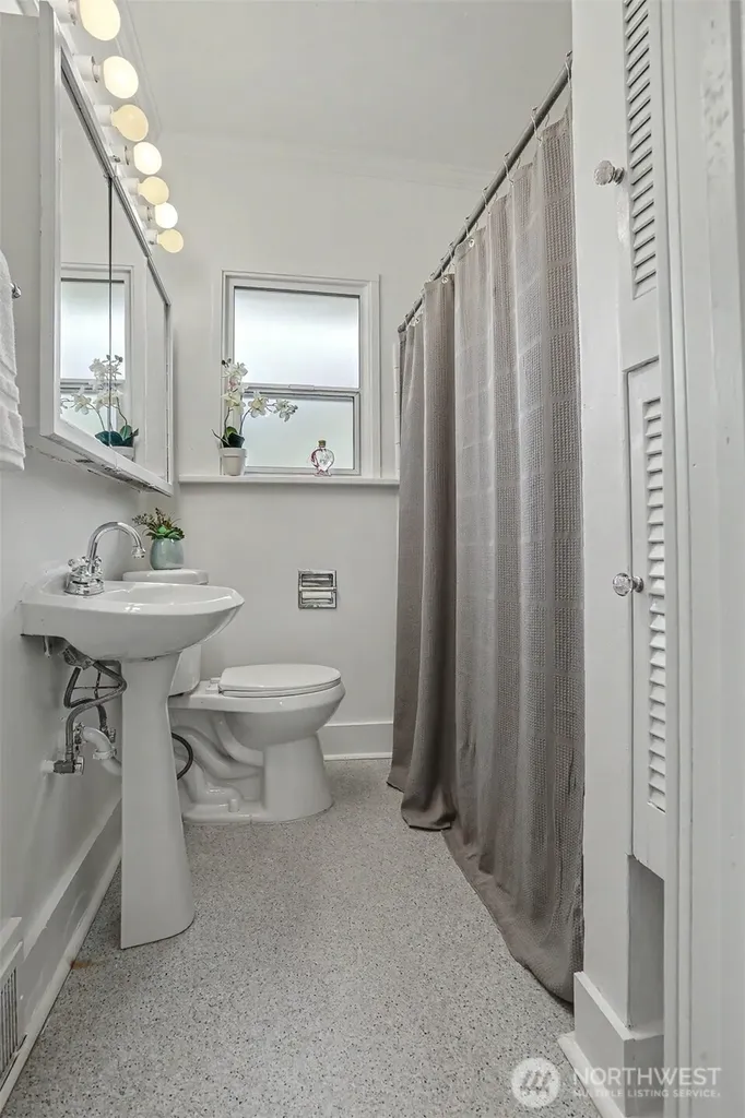 322 N 81st Street Seattle WA 98103