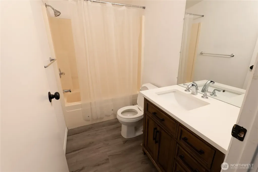 31 E Earll Drive Shelton WA 98584