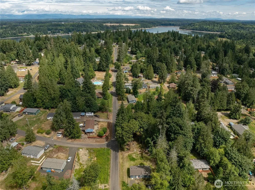 31 E Earll Drive Shelton WA 98584