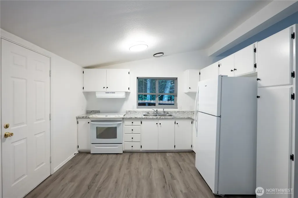 31 E Earll Drive Shelton WA 98584