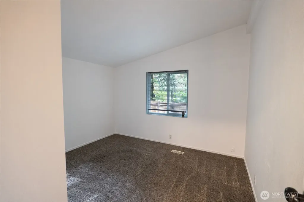 31 E Earll Drive Shelton WA 98584