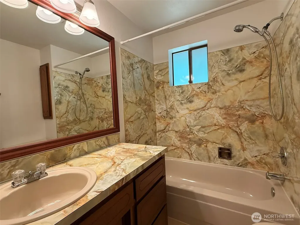 13921 217th Avenue SE Issaquah WA 98027