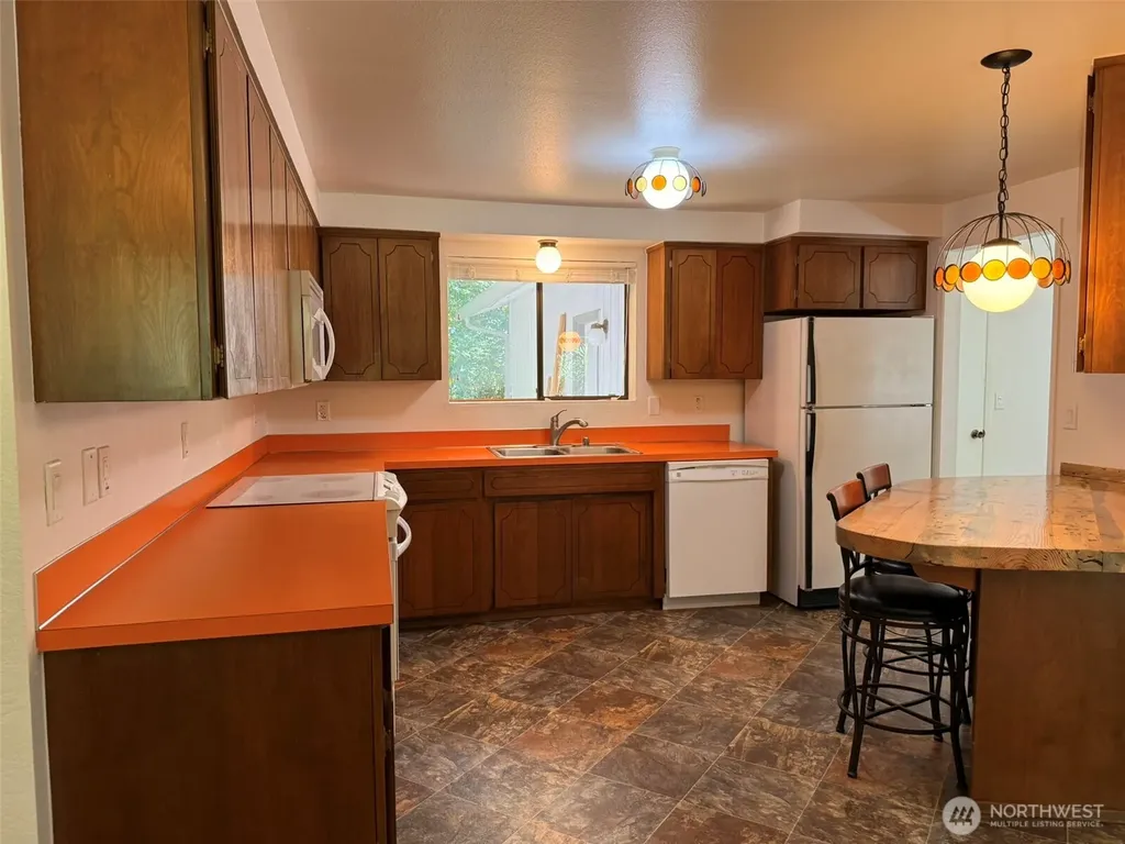 13921 217th Avenue SE Issaquah WA 98027