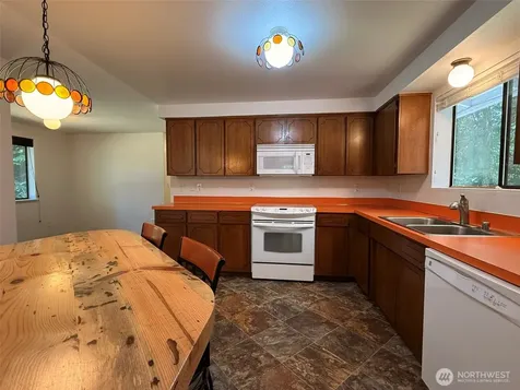 13921 217th Avenue SE Issaquah WA 98027