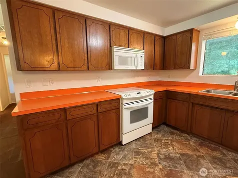 13921 217th Avenue SE Issaquah WA 98027