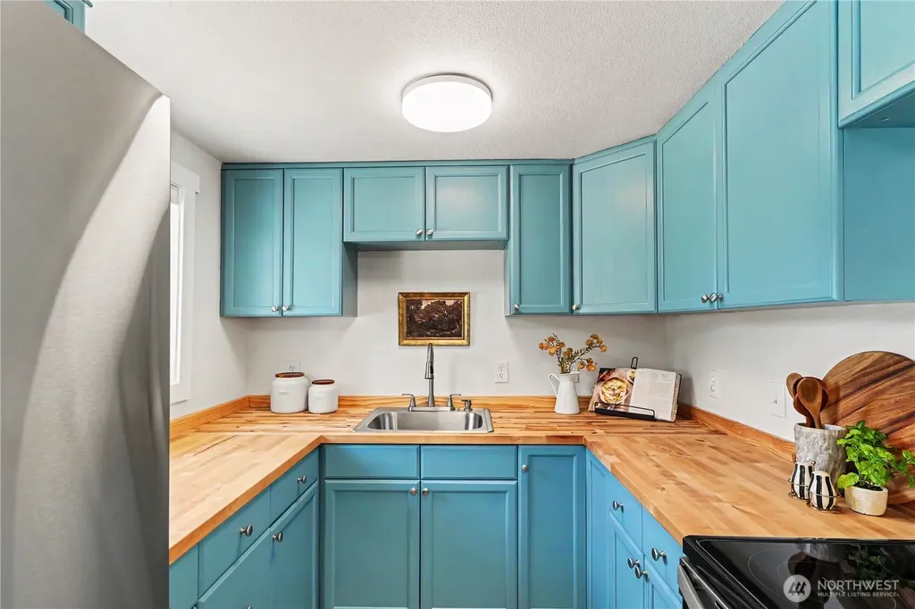 24305 58th Place W Mountlake Terrace WA 98043