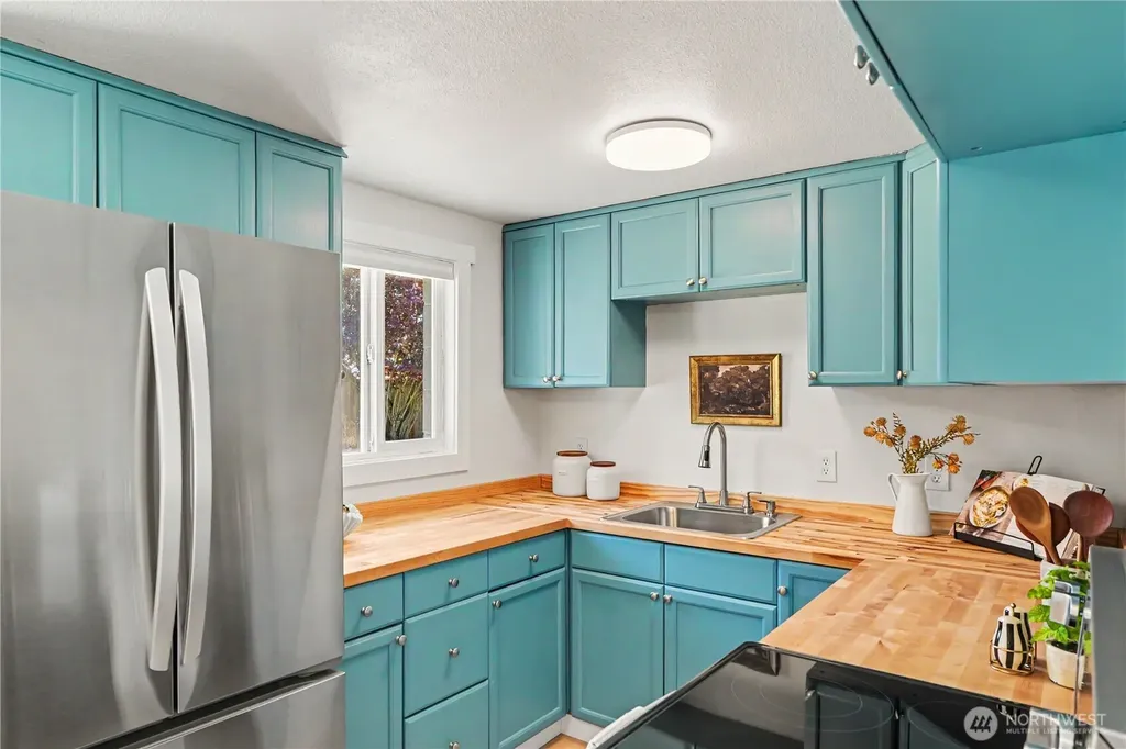 24305 58th Place W Mountlake Terrace WA 98043