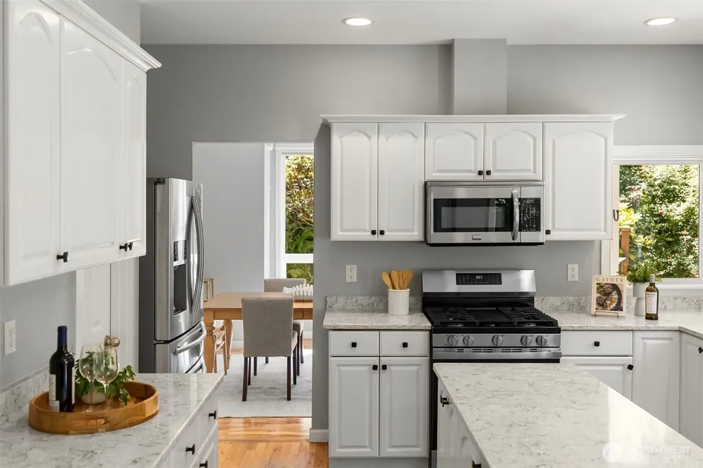 633 Klickitat Place NE Bainbridge Island WA 98110