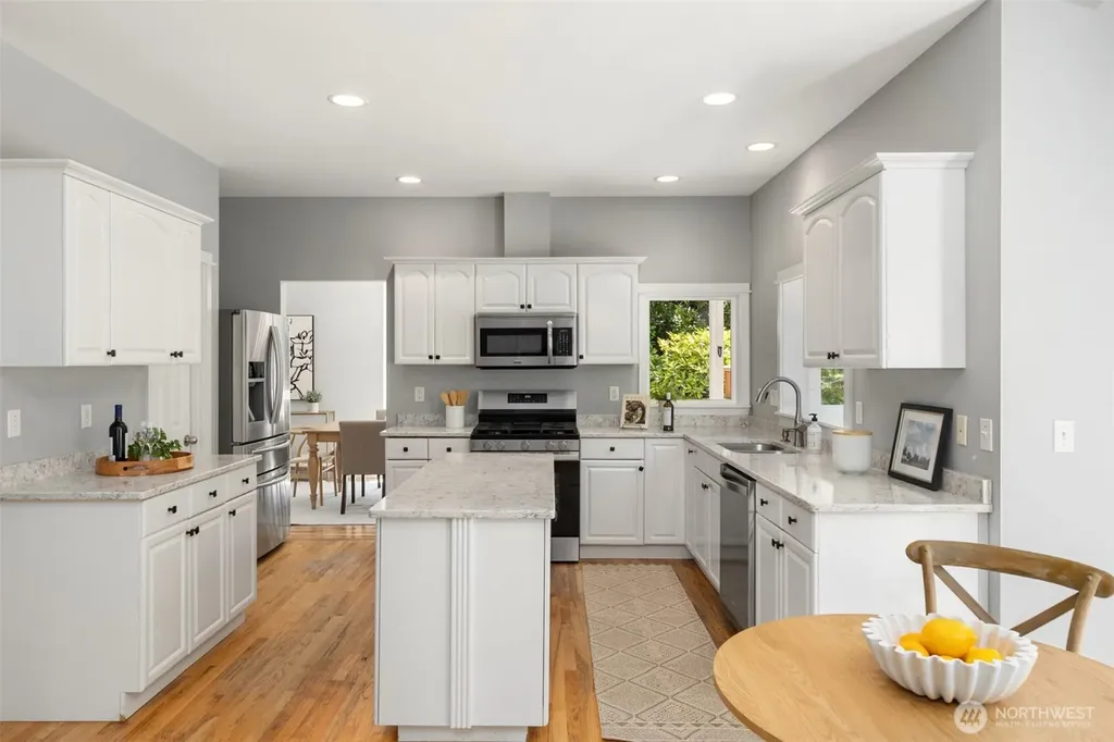 633 Klickitat Place NE Bainbridge Island WA 98110