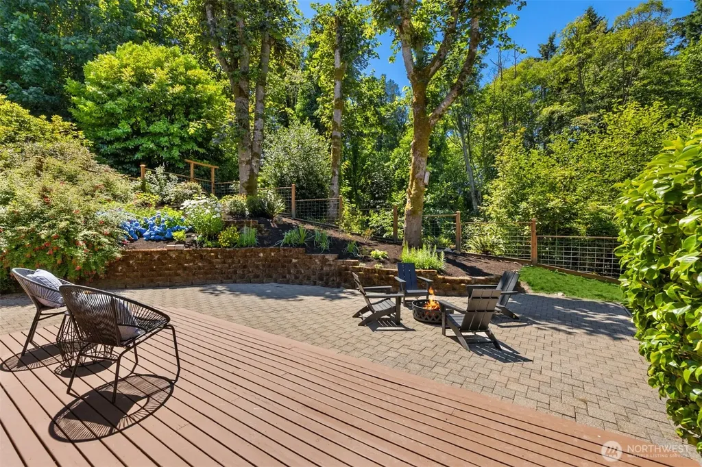 633 Klickitat Place NE Bainbridge Island WA 98110