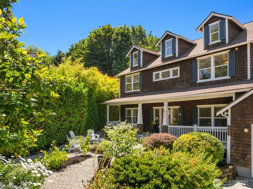633 Klickitat Place NE Bainbridge Island WA 98110