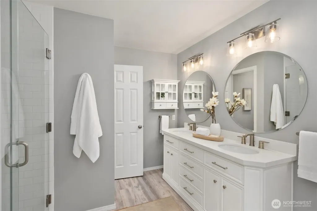 633 Klickitat Place NE Bainbridge Island WA 98110