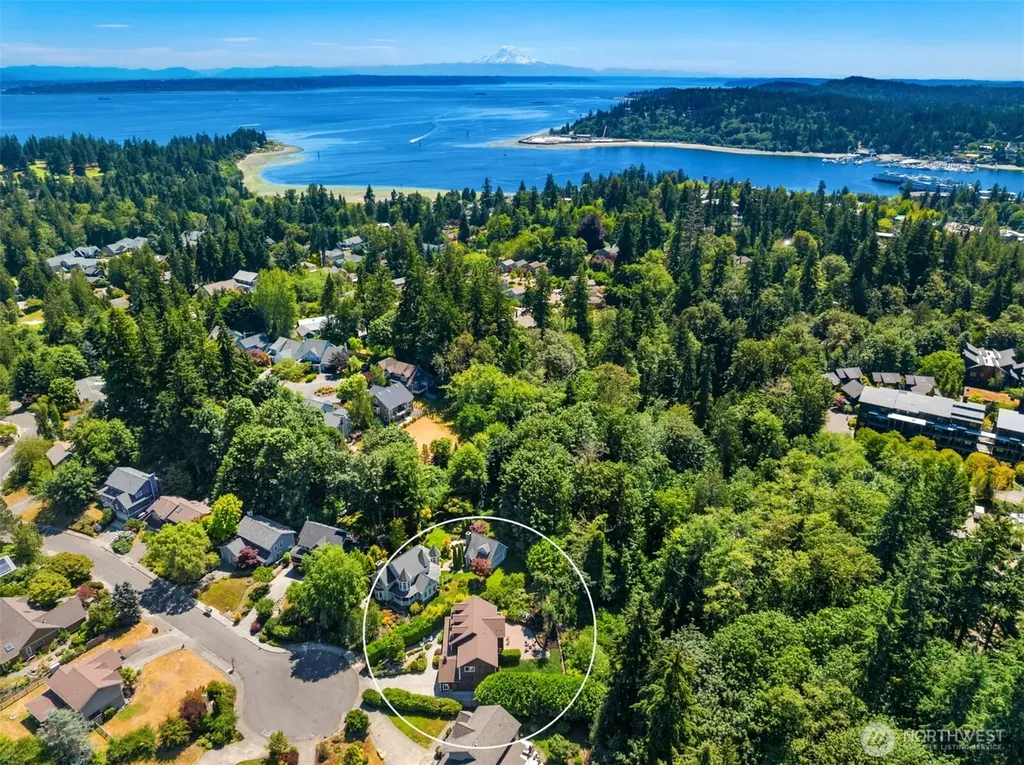 633 Klickitat Place NE Bainbridge Island WA 98110