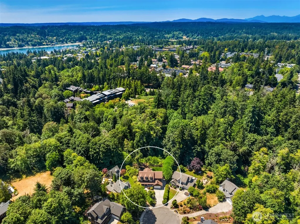 633 Klickitat Place NE Bainbridge Island WA 98110