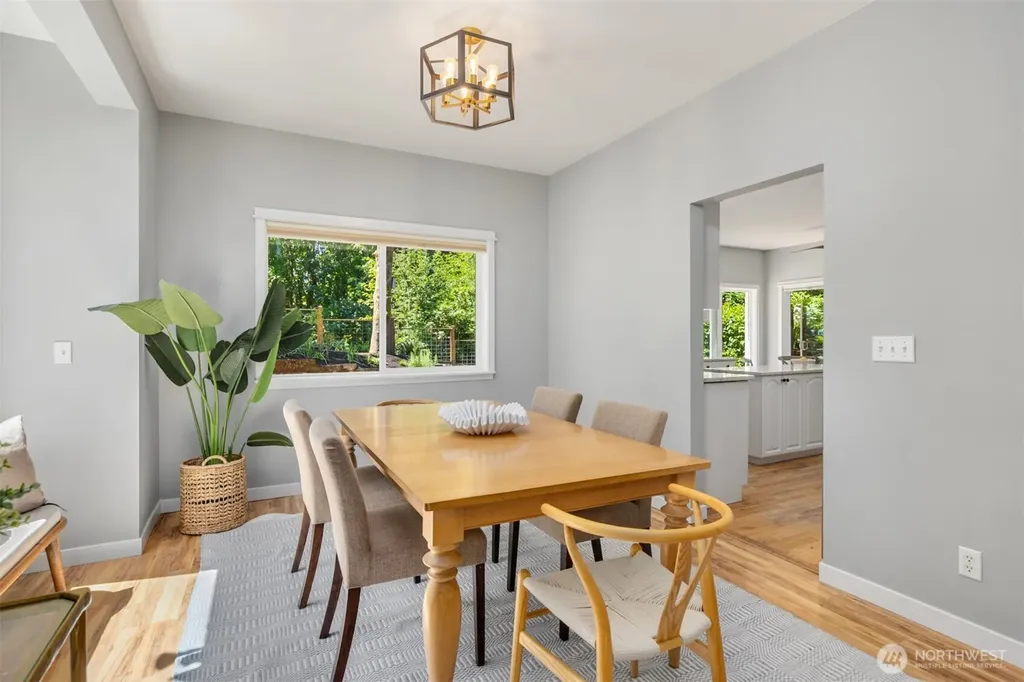 633 Klickitat Place NE Bainbridge Island WA 98110