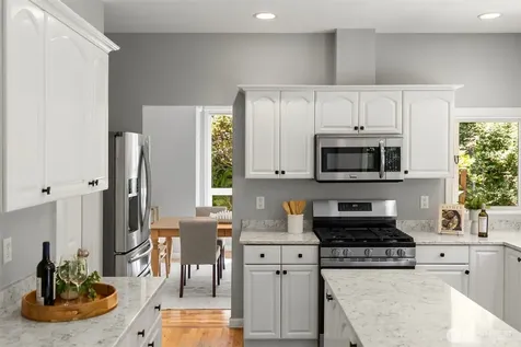 633 Klickitat Place NE Bainbridge Island WA 98110