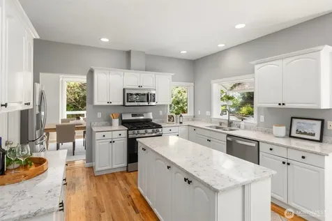 633 Klickitat Place NE Bainbridge Island WA 98110