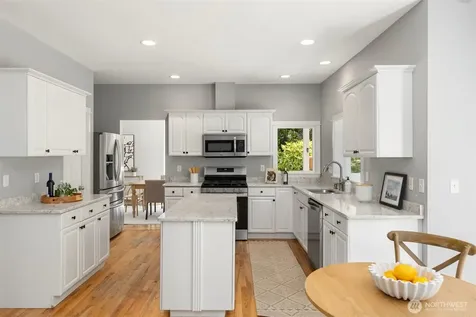 633 Klickitat Place NE Bainbridge Island WA 98110