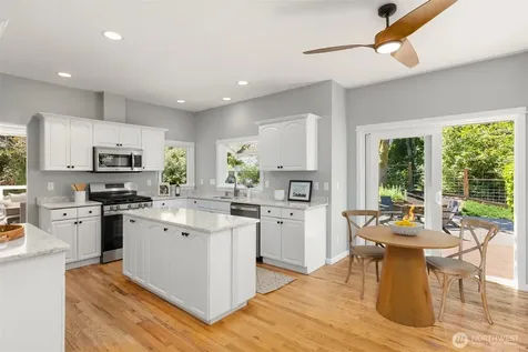 633 Klickitat Place NE Bainbridge Island WA 98110