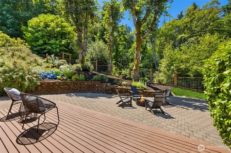 633 Klickitat Place NE Bainbridge Island WA 98110