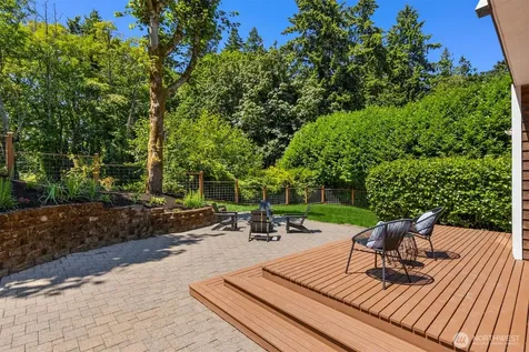 633 Klickitat Place NE Bainbridge Island WA 98110