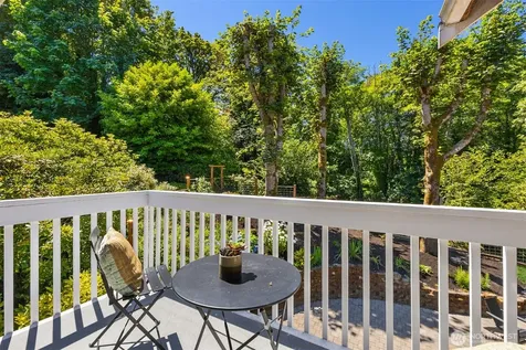 633 Klickitat Place NE Bainbridge Island WA 98110