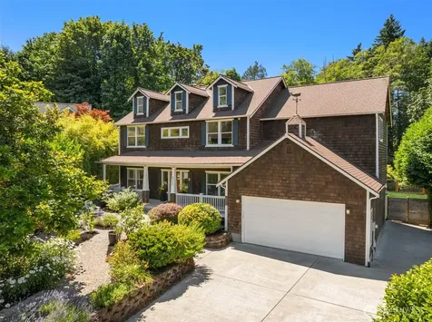 633 Klickitat Place NE Bainbridge Island WA 98110