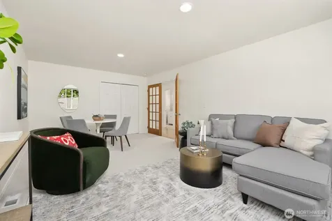 633 Klickitat Place NE Bainbridge Island WA 98110