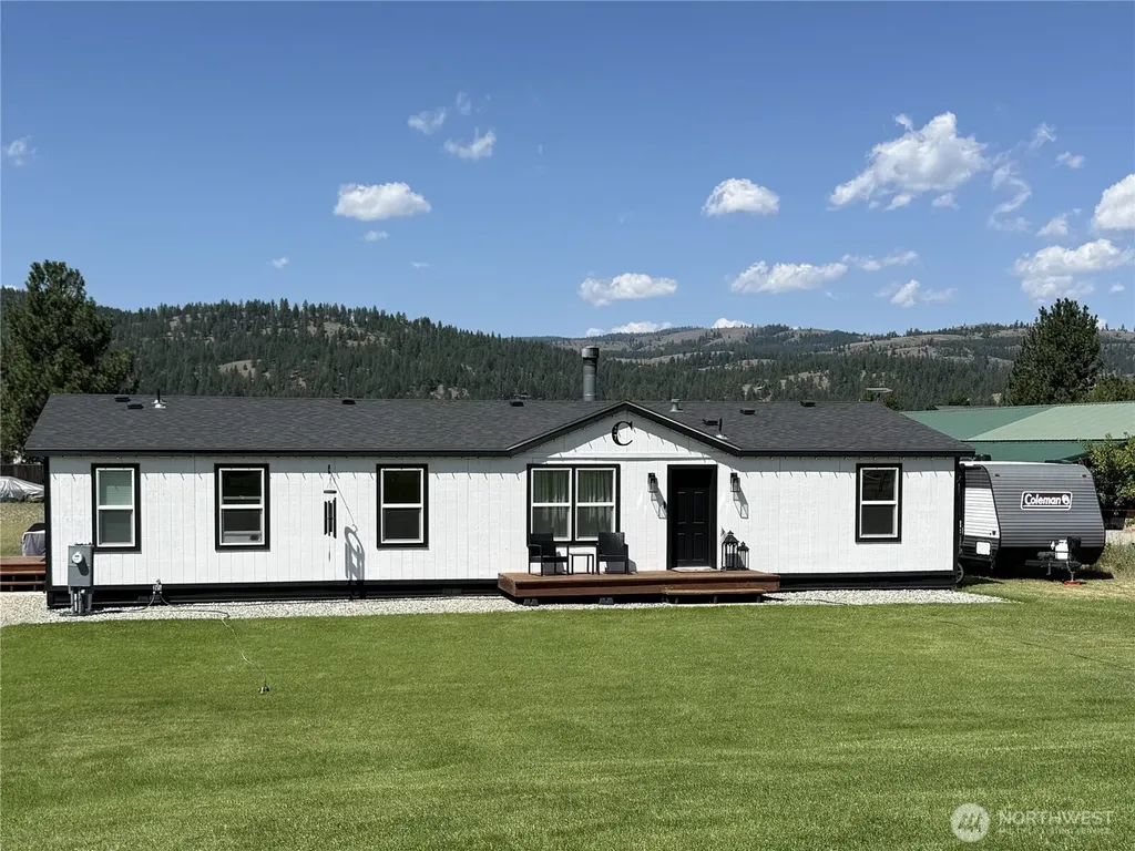 27 Heron Loop Republic WA 99166